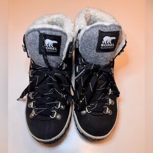 Sorel Out N About Conquest waterproof, black and cream size 5 boots